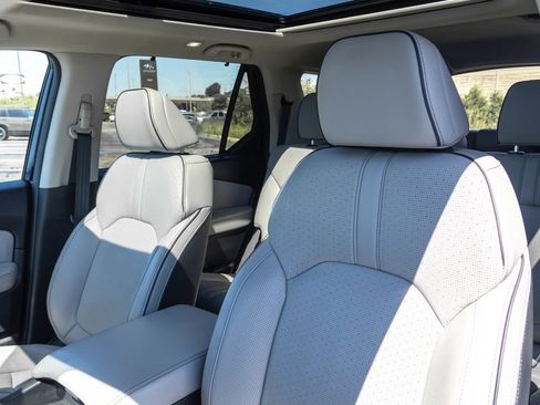 Used 2023 Honda Pilot Elite image 11