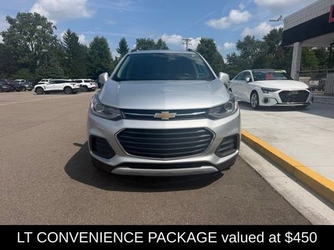Used 2019 Chevrolet Trax LT w/ LT Convenience Package FWD image 3