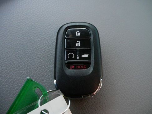 Used 2025 Honda Pilot EX-L image 32