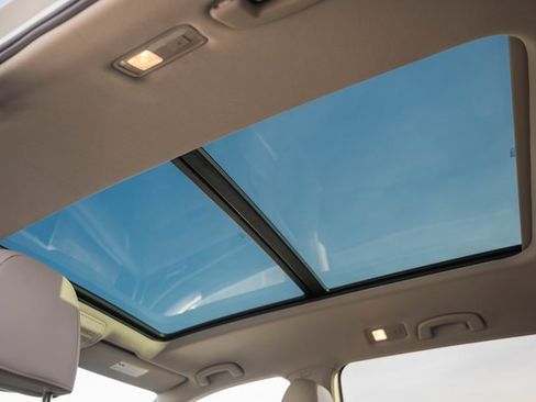 Used 2018 Volkswagen Atlas SEL Premium image 2