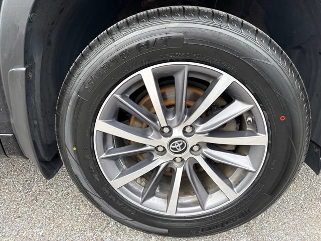 Used 2018 Toyota Highlander XLE w/ Protection Package #3 AWD/4WD image 9