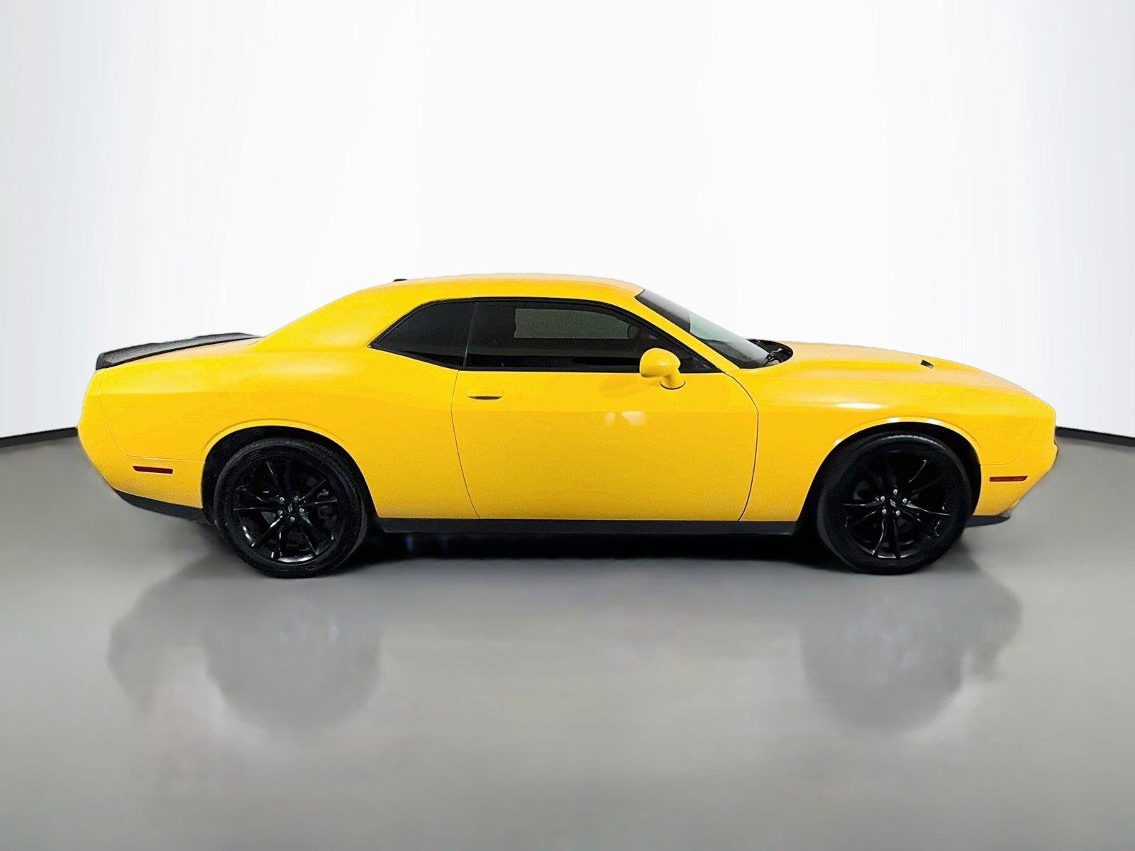 Used 2018 Dodge Challenger SXT w/ Blacktop Package RWD image 4