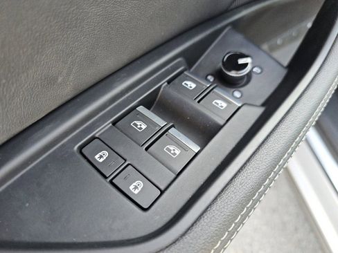 Used 2021 Audi e-tron Premium w/ Convenience Plus Package image 28