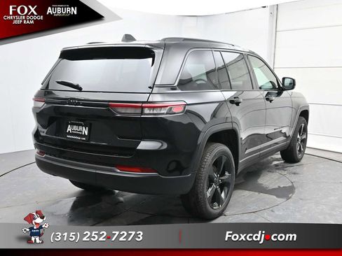 New 2026 Jeep Grand Cherokee Limited w/ Limited Altitude Package image 11