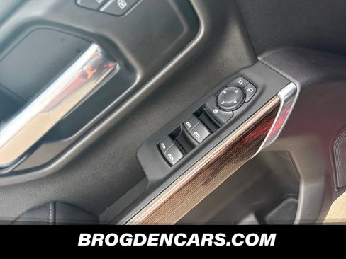 Used 2022 GMC Sierra 1500 Elevation w/ LPO, Elevation Black Package AWD/4WD image 8