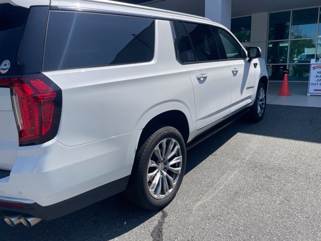 Used 2021 GMC Yukon XL Denali w/ Denali Premium Package AWD/4WD image 3