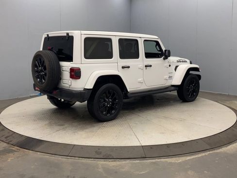 Used 2022 Jeep Wrangler Unlimited Sahara w/ Cold Weather Group AWD/4WD image 5