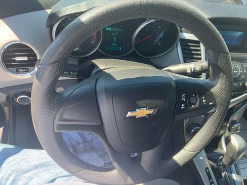 Used 2014 Chevrolet Cruze LS image 10