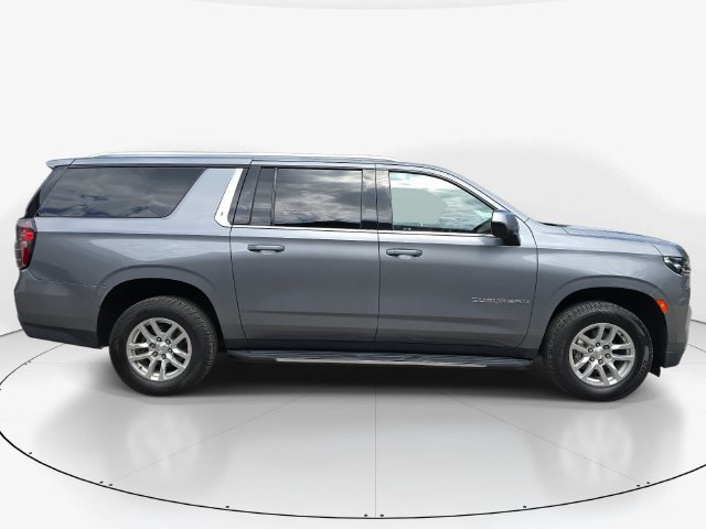 Used 2022 Chevrolet Suburban LT RWD image 4