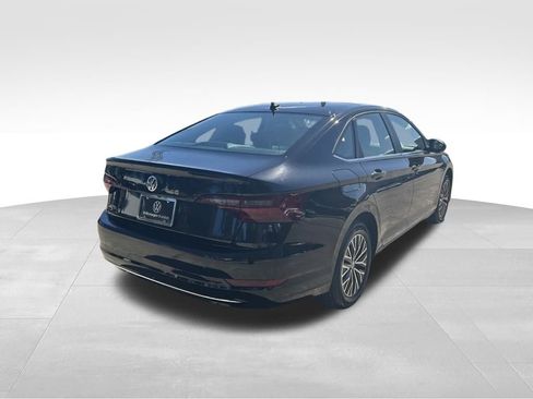 Certified 2021 Volkswagen Jetta SE w/ SE Cold Weather Package image 4