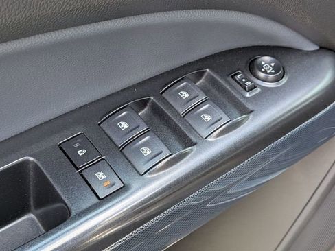 Used 2022 Chevrolet Colorado Z71 AWD/4WD image 14