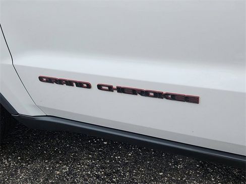 Used 2018 Jeep Grand Cherokee Trailhawk image 18