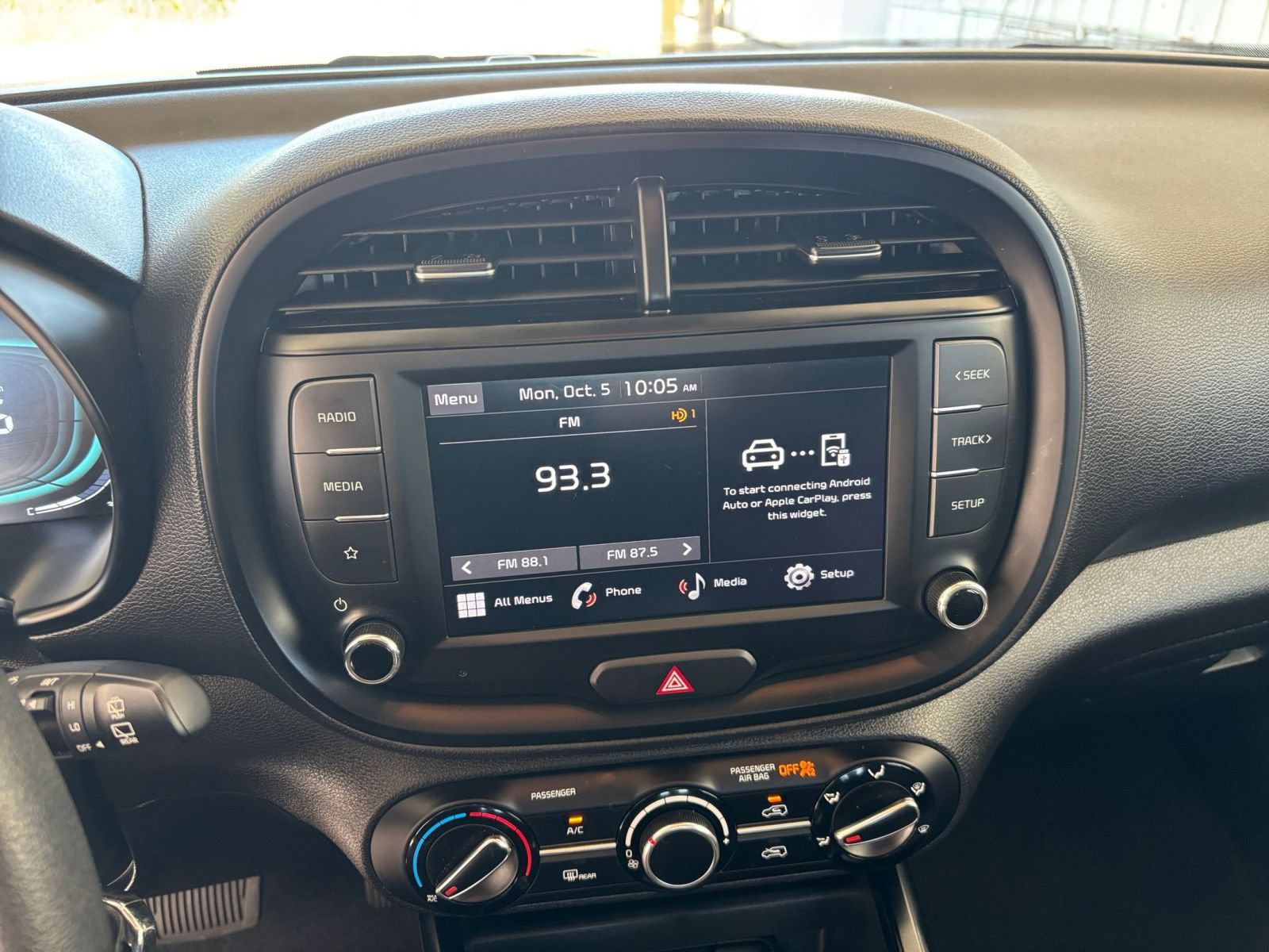 Used 2025 Kia Soul LX w/ LX Technology Package FWD image 19