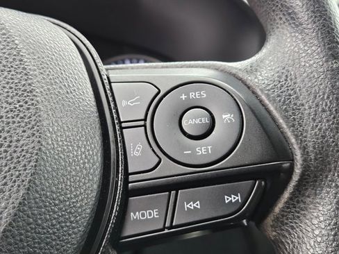 Used 2020 Toyota RAV4 LE image 12