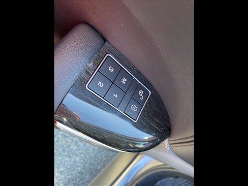 Used 2020 Land Rover Range Rover Sport SE image 13
