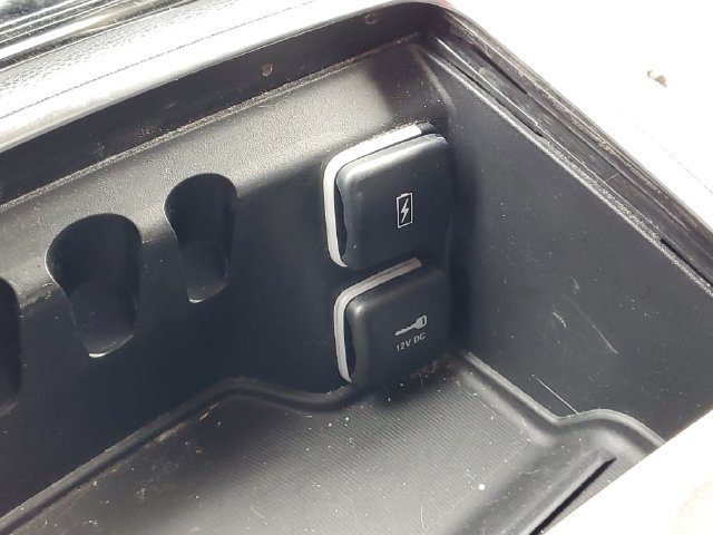 Used 2021 Chrysler Pacifica Limited w/ Uconnect Theater Family Group FWD image 31