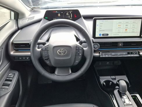Used 2024 Toyota Prius XLE image 10