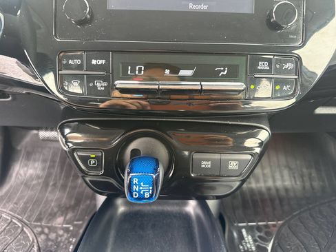 Used 2017 Toyota Prius Two FWD image 21