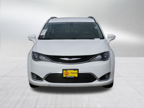 Used 2018 Chrysler Pacifica Touring-L Plus FWD image 2