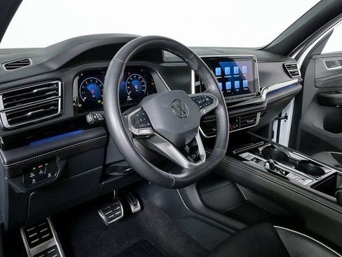 Used 2025 Volkswagen Atlas Cross Sport SEL Premium R-Line image 5