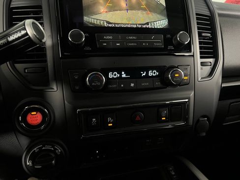 Used 2024 Nissan Titan SV w/ SV Convenience Package AWD/4WD image 17