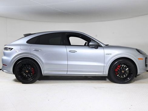 Certified 2025 Porsche Cayenne S image 8