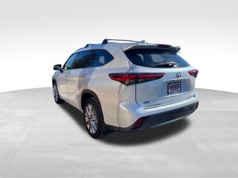 Used 2022 Toyota Highlander Limited image 7