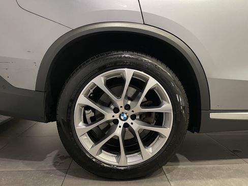 Used 2025 BMW X5 xDrive40i w/ Premium Package AWD/4WD image 9