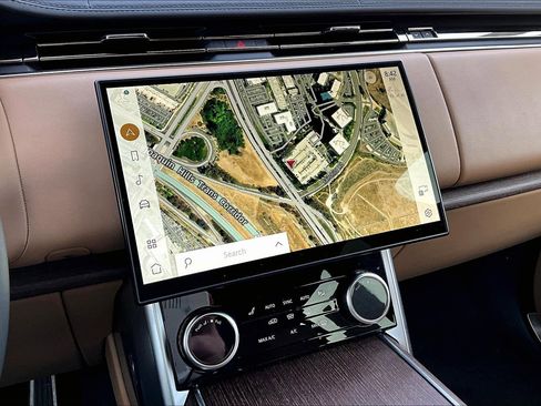 Used 2023 Land Rover Range Rover SE image 5