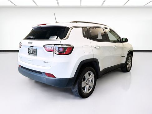 Used 2022 Jeep Compass Latitude w/ Convenience Group AWD/4WD image 4