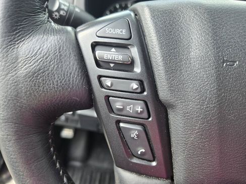 Used 2022 Nissan Frontier SV AWD/4WD image 11