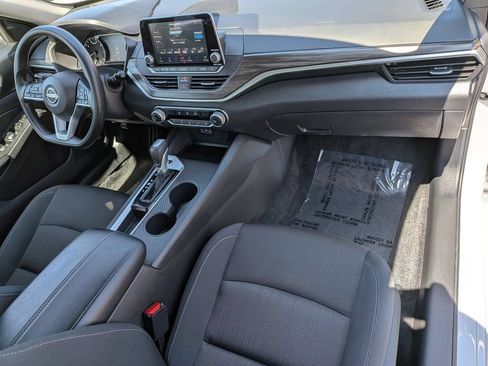 Used 2025 Nissan Altima 2.5 SV FWD image 31