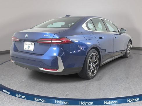 Certified 2026 BMW 530i xDrive w/ Convenience Package AWD/4WD image 5