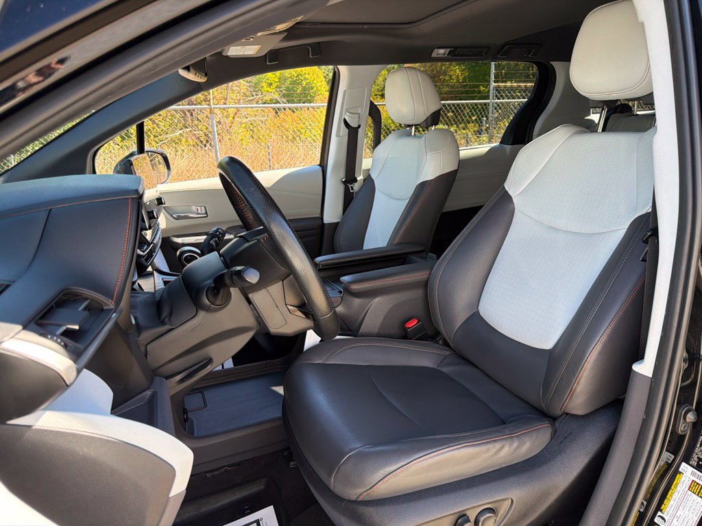 Used 2022 Toyota Sienna XSE AWD/4WD image 24