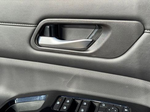 Certified 2025 Nissan Pathfinder SL w/ SL Premium Package image 15