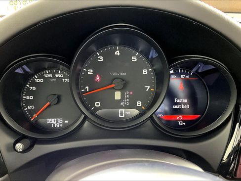 Used 2020 Porsche Macan image 24