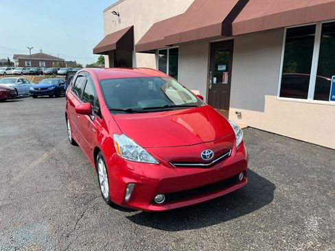 Used 2014 Toyota Prius V Five FWD image 2
