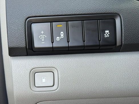 Used 2020 Kia Sedona EX image 24