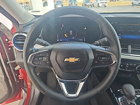 Used 2025 Chevrolet Trax LT w/ LT Convenience Package image 13