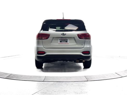 Used 2019 Kia Sorento LX image 9