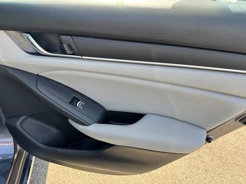 Used 2019 Honda Accord EX image 9