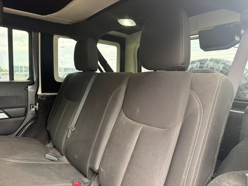 Used 2017 Jeep Wrangler Unlimited Rubicon w/ Cold Weather Group AWD/4WD image 22
