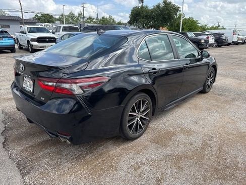 Used 2023 Toyota Camry SE image 4