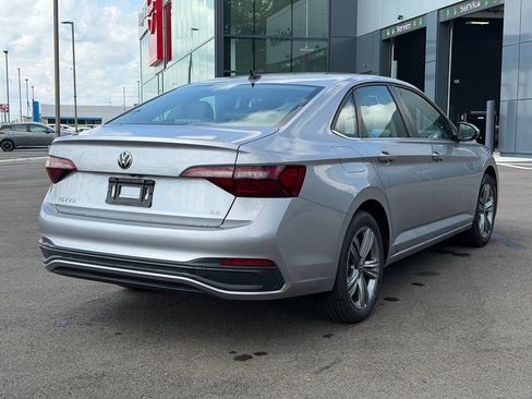 Used 2024 Volkswagen Jetta SE FWD image 5