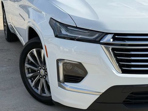 Used 2022 Chevrolet Traverse Premier FWD image 4