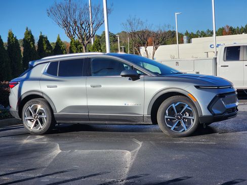 New 2026 Chevrolet Equinox EV LT image 3