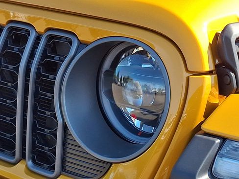New 2026 Jeep Wrangler Unlimited Rubicon AWD/4WD image 4