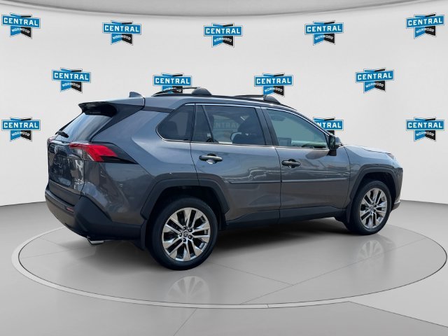Used 2021 Toyota RAV4 XLE Premium AWD/4WD image 5