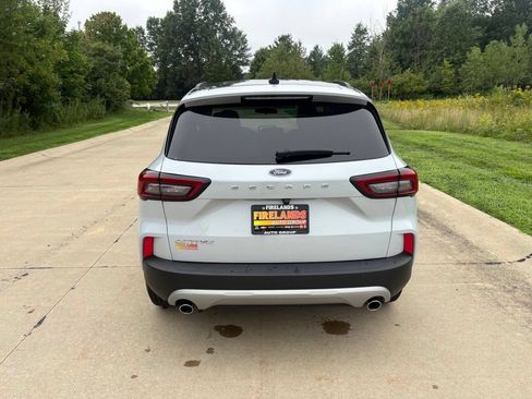 Used 2026 Ford Escape Active w/ Cold Weather Package FWD image 8