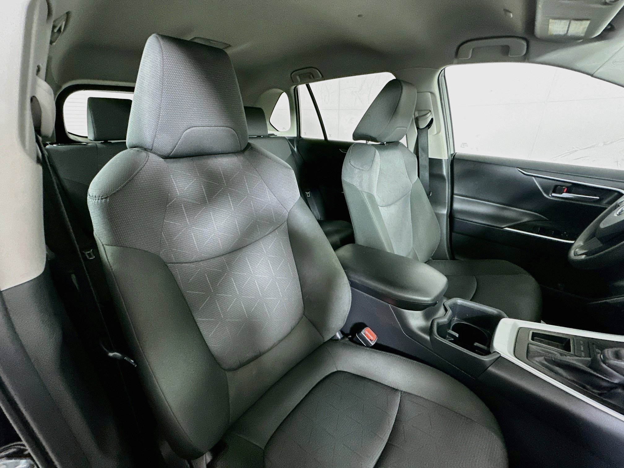 Used 2025 Toyota RAV4 XLE FWD image 24